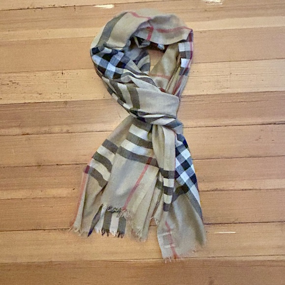 Burberry Giant Check Wool Silk Scarf. - Picture 9 of 16